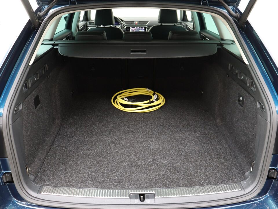 Škoda Superb Combi 1.4 TSI 218 PK iV Laurin & Klement