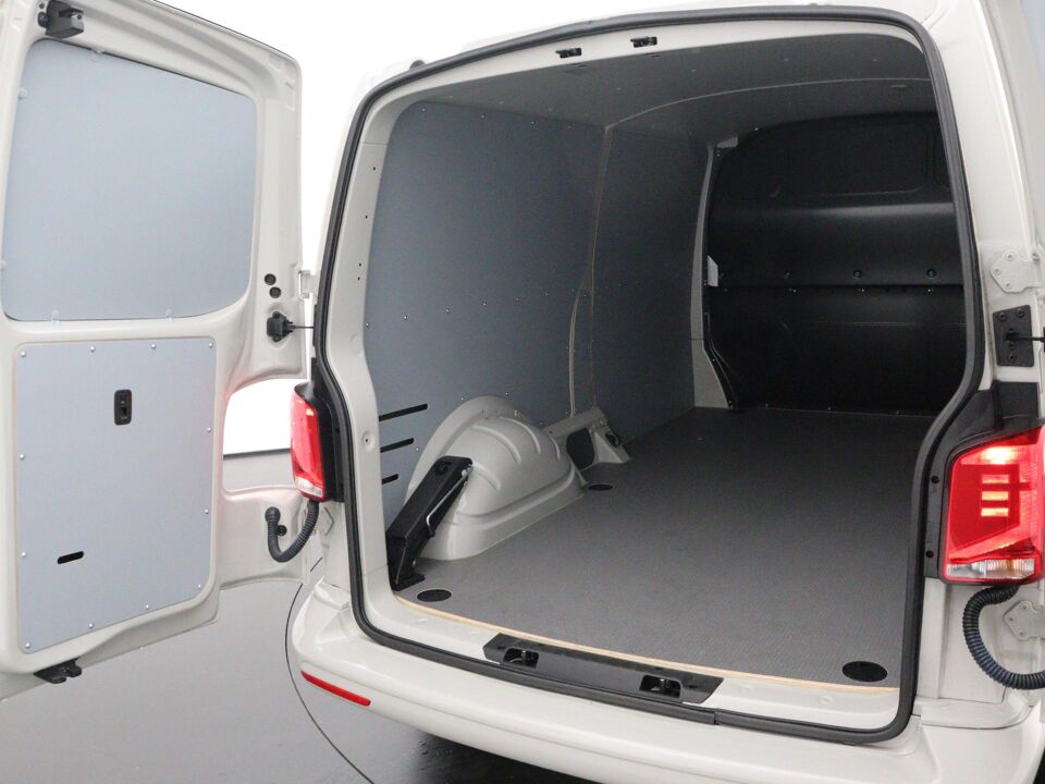 VW-Bedrijfswagens Transporter 2.0 TDI 150 Pk L2H1 28