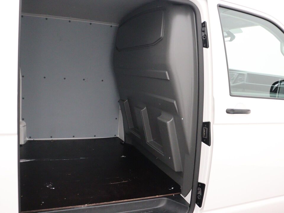 VW-Bedrijfswagens Transporter 2.0 TDI 110 PK L2H1 28 Comfortline