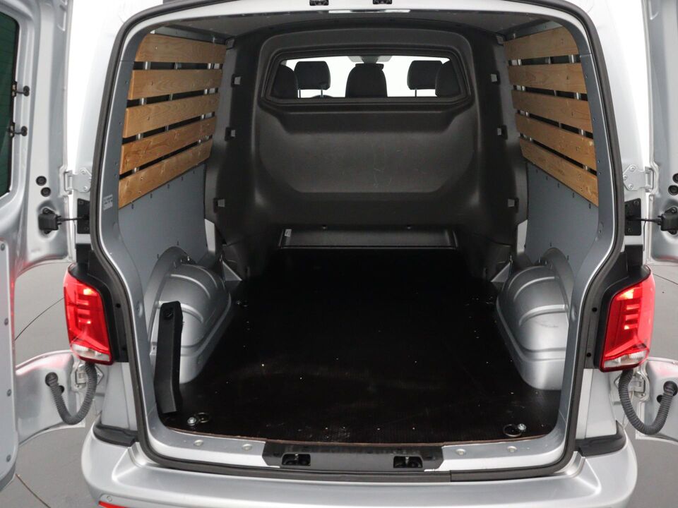 VW-Bedrijfswagens Transporter 2.0 TDI 150 PK L2H1 30 DC Bulli