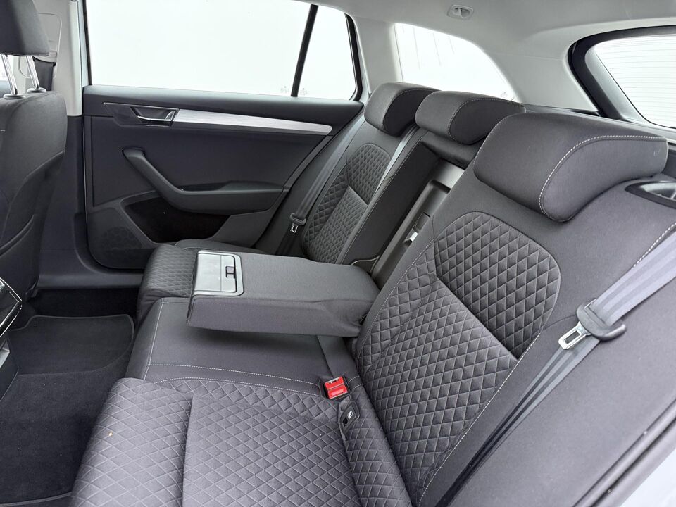 Škoda Superb Combi 1.4 TSI iV Ambition