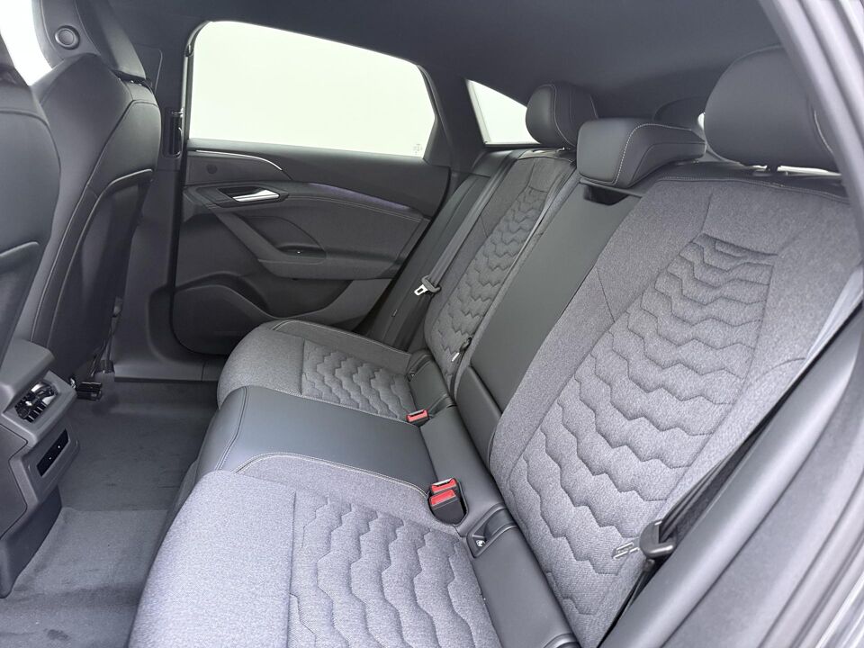 Audi A6 Sportback e-tron S edition 83 kWh 210 kW / 286 PK