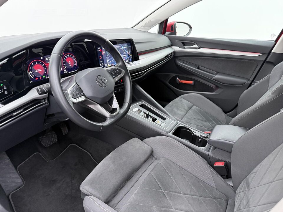 Volkswagen Golf 1.0 eTSI Life Business