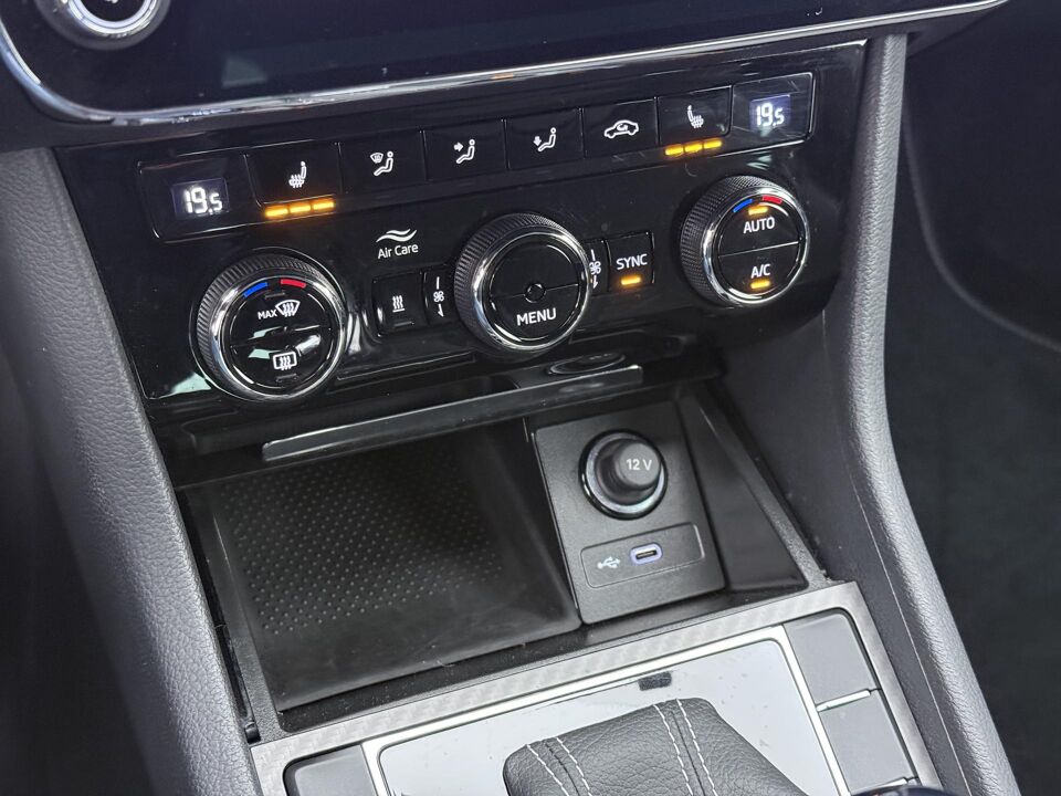 Škoda Superb Combi 1.4 TSI iV Sportline Business