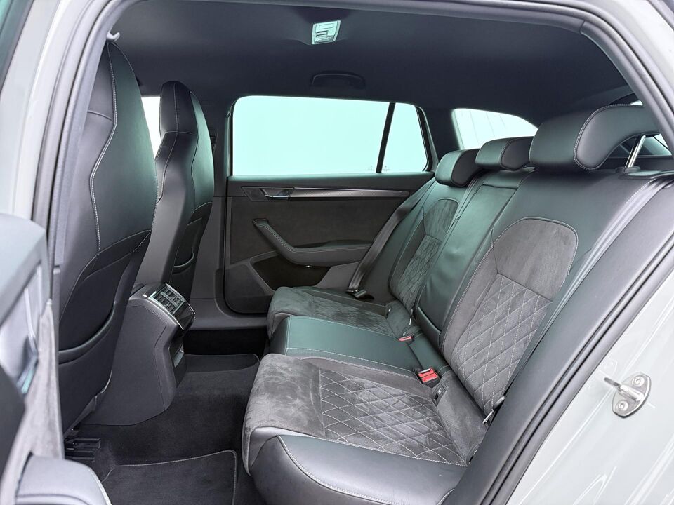 Škoda Superb Combi 1.4 TSI iV Sportline Business