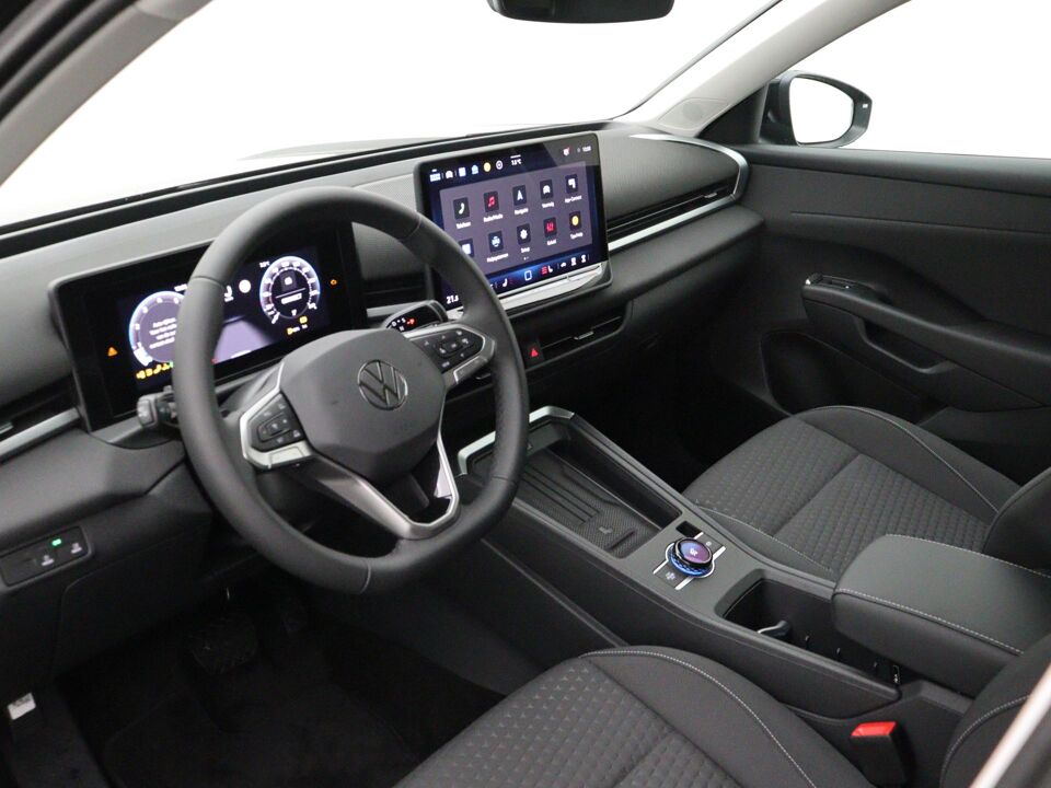 Volkswagen T-Roc Life First Edition 1.5 eTSI 85 kW / 116 PK