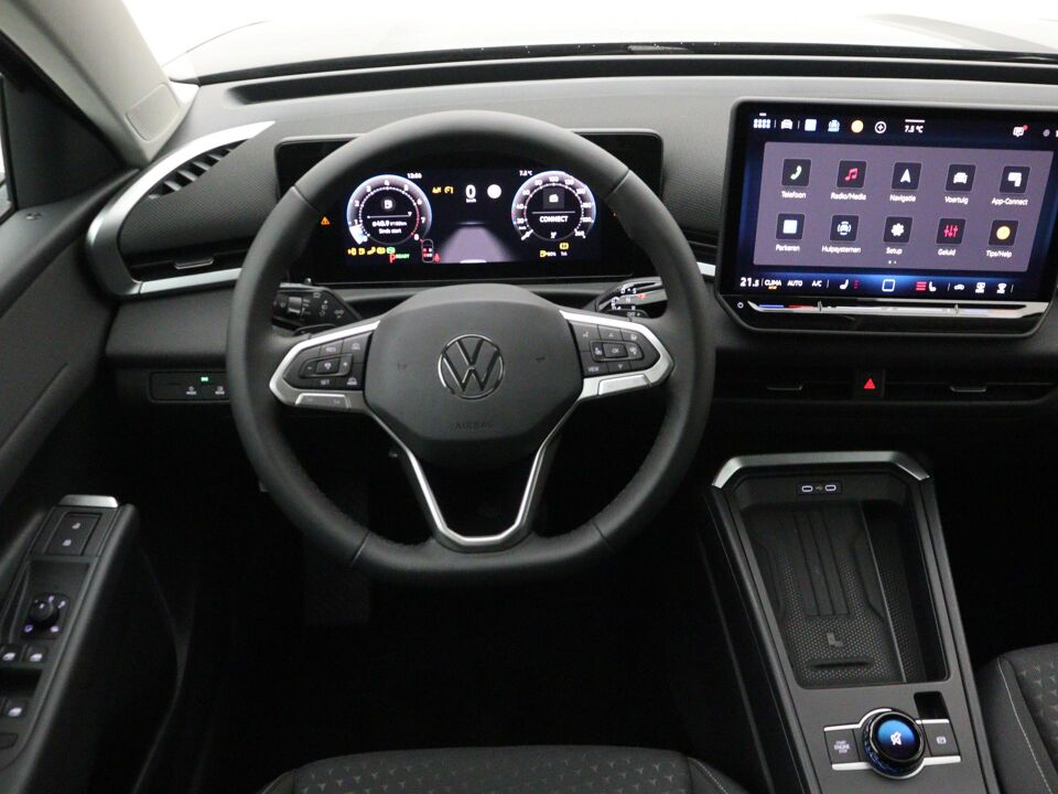 Volkswagen T-Roc Life First Edition 1.5 eTSI 85 kW / 116 PK