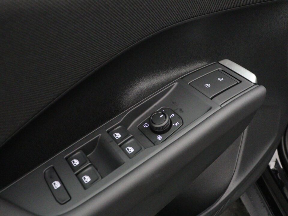 Volkswagen T-Roc Life First Edition 1.5 eTSI 85 kW / 116 PK