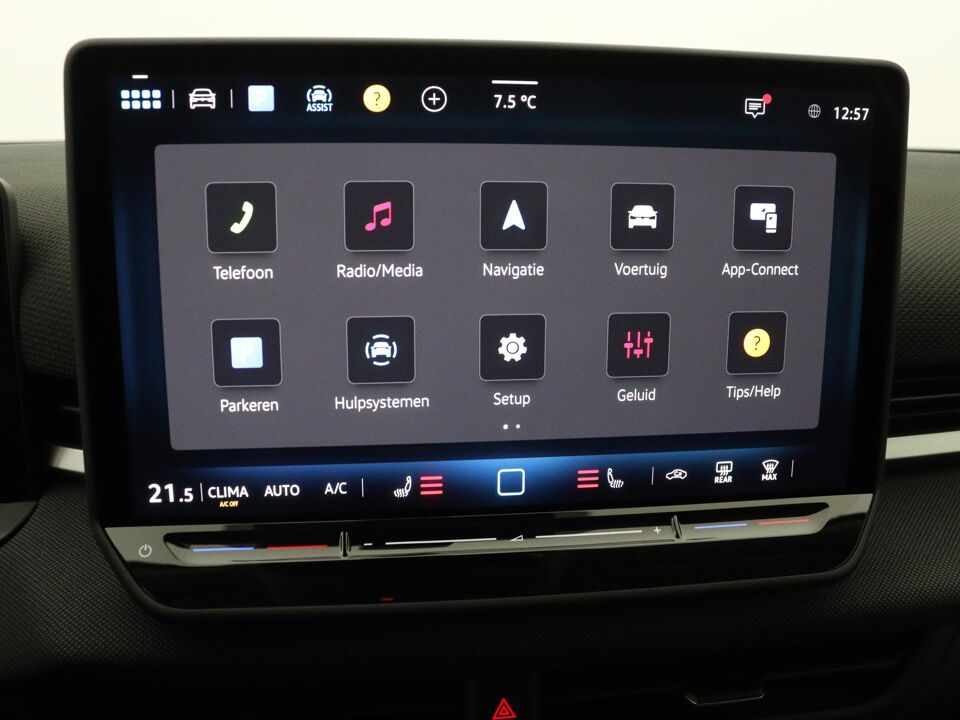 Volkswagen T-Roc Life First Edition 1.5 eTSI 85 kW / 116 PK