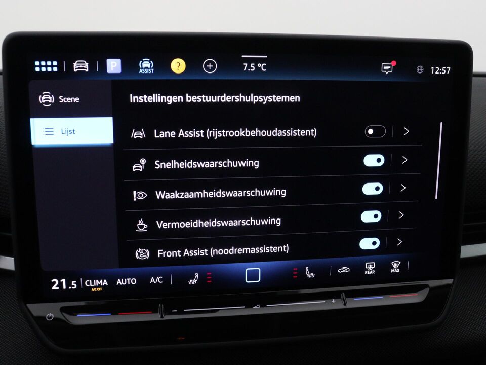 Volkswagen T-Roc Life First Edition 1.5 eTSI 85 kW / 116 PK