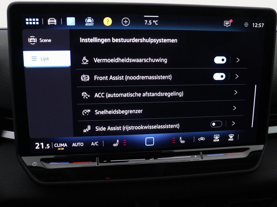 Volkswagen T-Roc Life First Edition 1.5 eTSI 85 kW / 116 PK