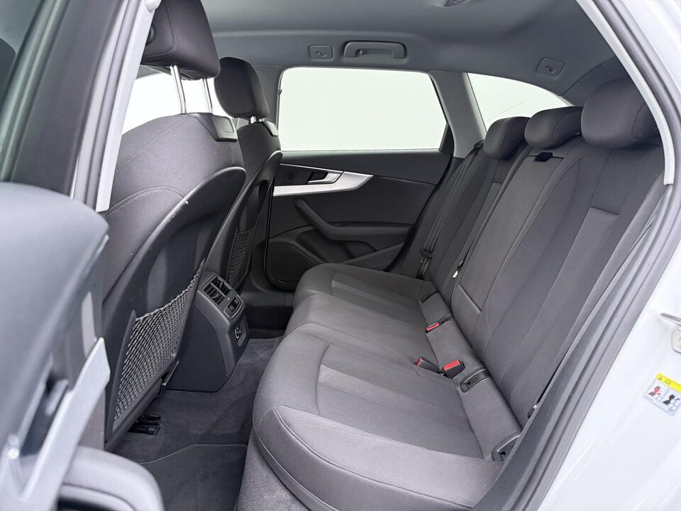 Audi A4 Avant 35 TFSI Sport S line Black Edition