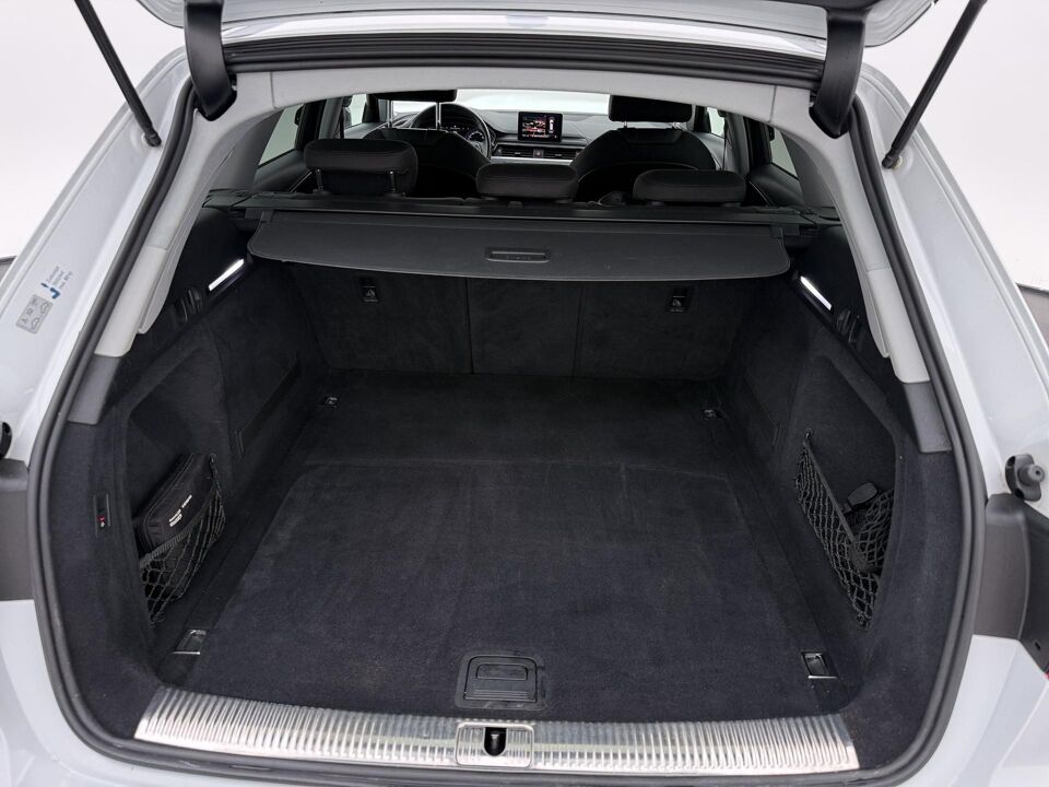 Audi A4 Avant 35 TFSI Sport S line Black Edition