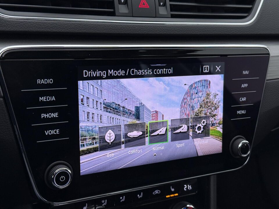 Škoda Superb Combi 1.4 TSI iV Ambition