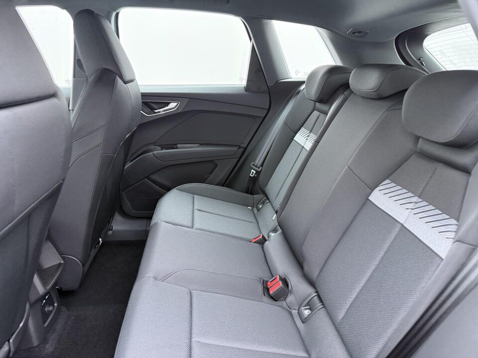 Audi Q4 e-tron Advanced edition 45 quattro 82 kWh 210 kW / 286 PK