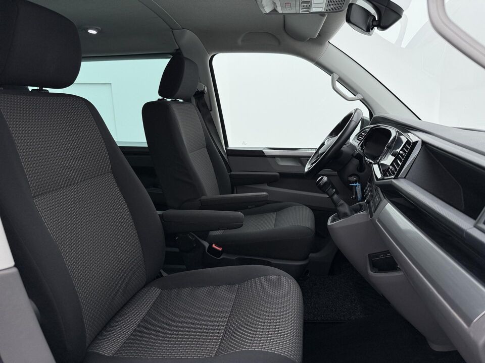 VW-Bedrijfswagens Transporter 2.0 TDI 150 PK L2H1 30 DC Highline