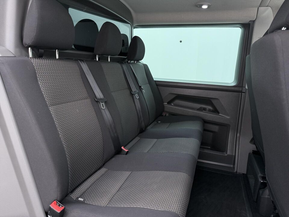 VW-Bedrijfswagens Transporter 2.0 TDI 150 PK L2H1 30 DC Highline