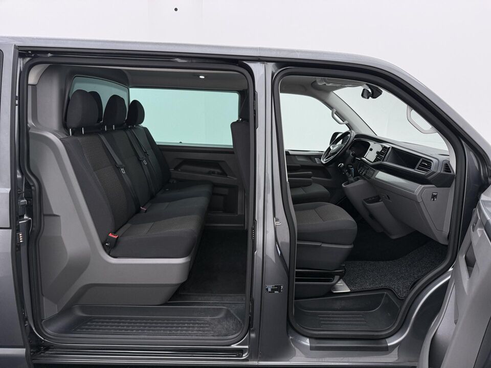 VW-Bedrijfswagens Transporter 2.0 TDI 150 PK L2H1 30 DC Highline