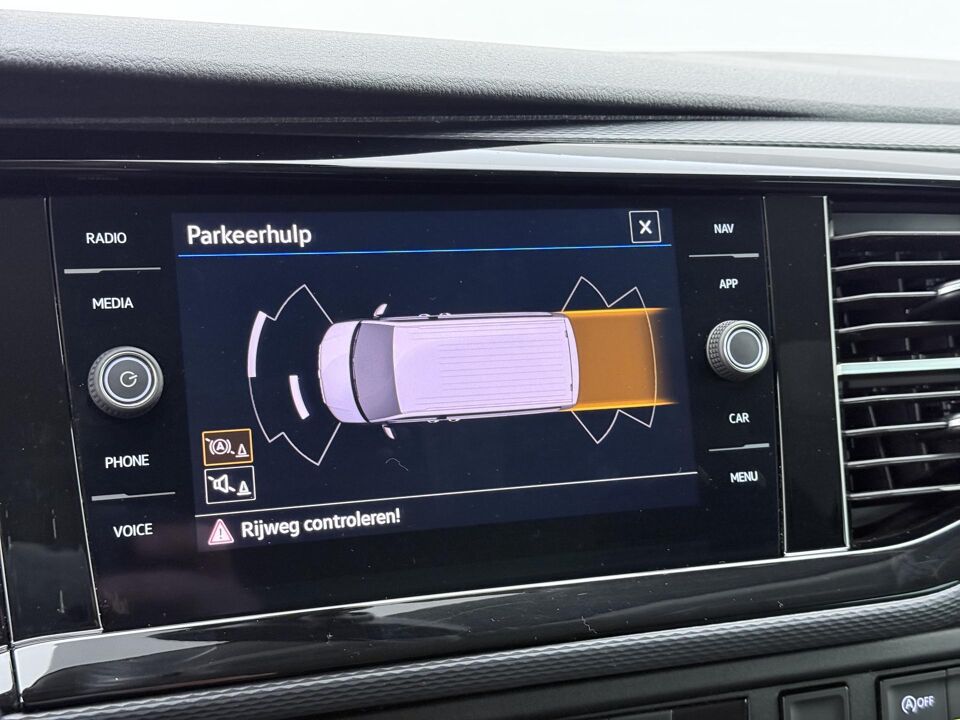 VW-Bedrijfswagens Transporter 2.0 TDI 150 PK L2H1 30 DC Highline