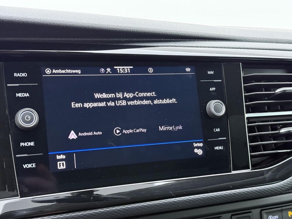 VW-Bedrijfswagens Transporter 2.0 TDI 150 PK L2H1 30 DC Highline