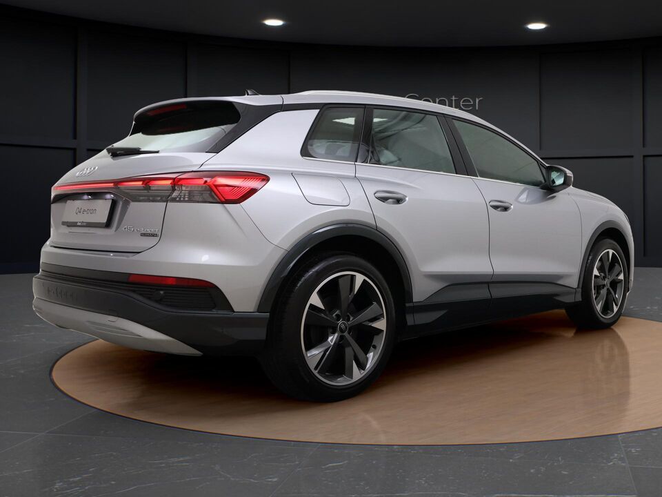Audi Q4 e-tron Advanced edition 45 quattro 82 kWh 210 kW / 286 PK