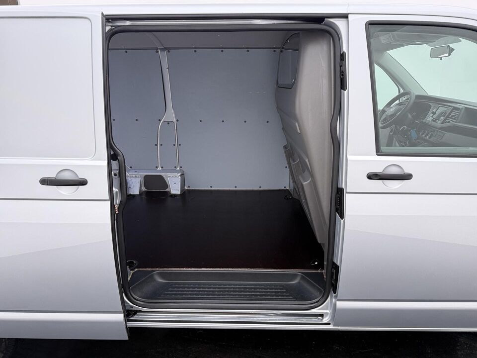 VW-Bedrijfswagens Transporter 2.0 TDI 110 PK L2H1 28 Economy Business