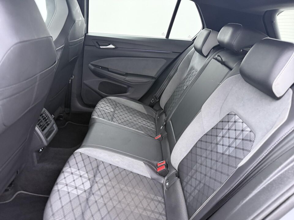 Volkswagen Golf 1.5 eTSI R-Line