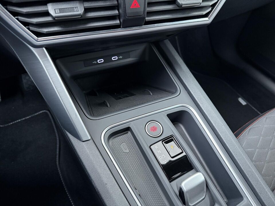 SEAT Leon 1.5 TSI e-Hybrid FR Business