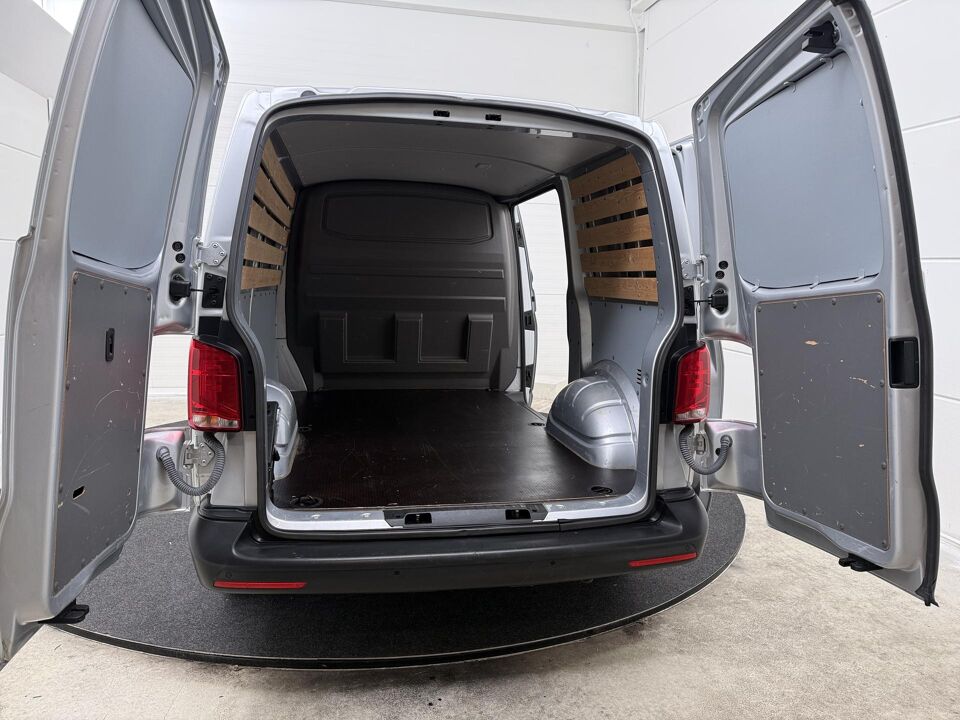 VW-Bedrijfswagens Transporter 2.0 TDI 110 PK L1H1 26