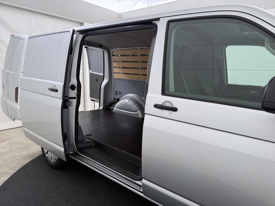 VW-Bedrijfswagens Transporter 2.0 TDI 110 PK L1H1 26