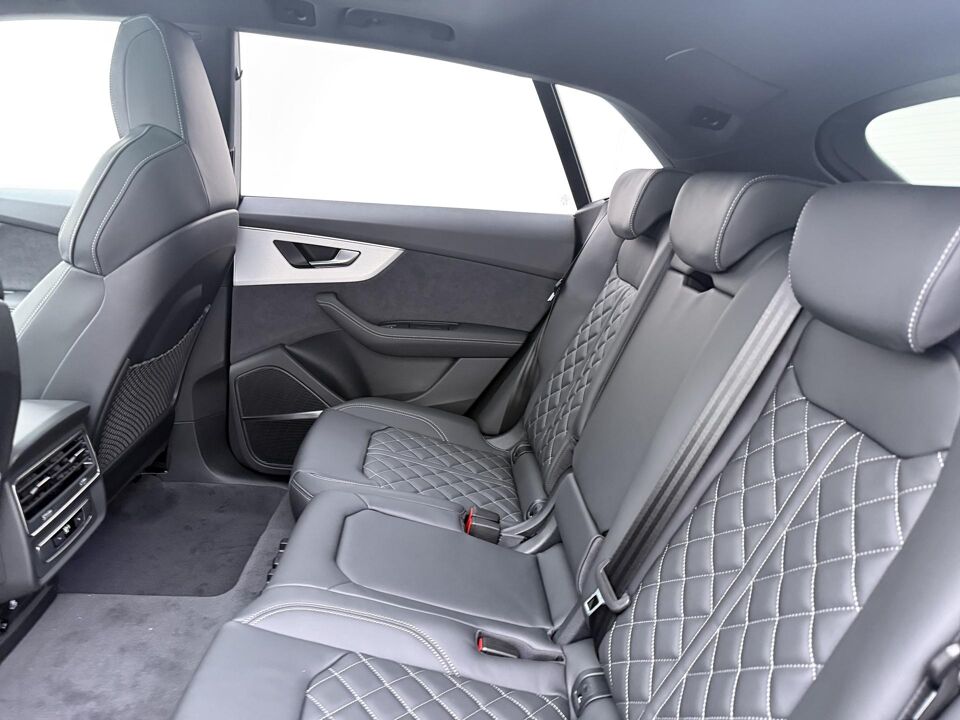 Audi Q8 Pro Line S 55 TFSI e 290 kW / 394 PK Quattro