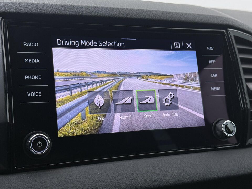 Škoda Karoq Sportline Business 1.5 TSI