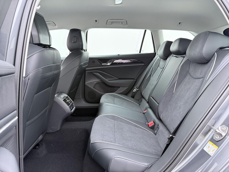 Volkswagen Passat Variant Elegance Business 1.5 eHybrid 150 kW / 204 PK