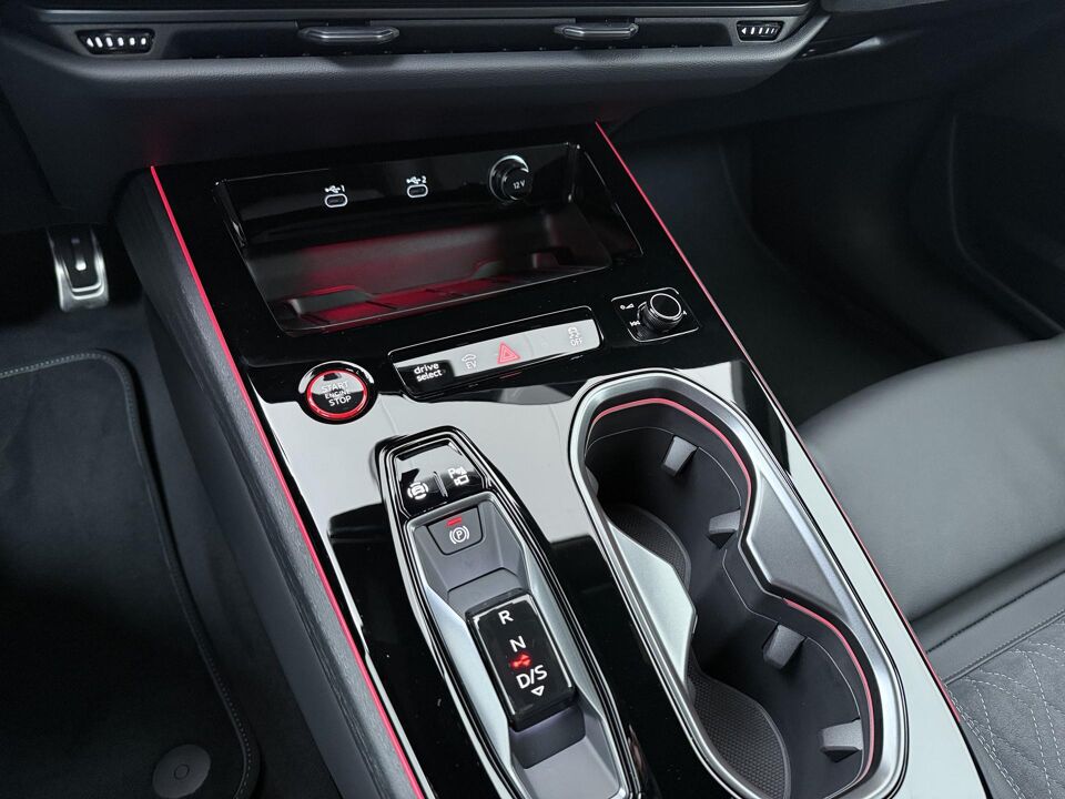 Audi A6 Avant S edition 2.0 e-hybrid 220 kW / 299 PK