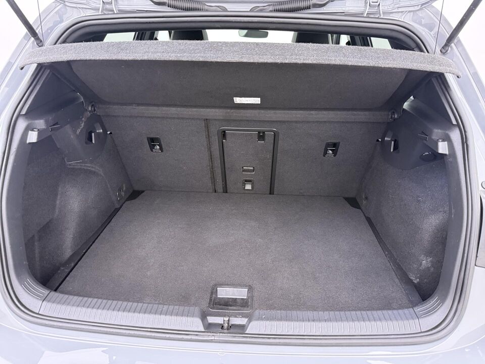 Volkswagen Golf 1.5 eTSI R-Line