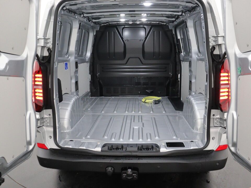 VW-Bedrijfswagens E-Transporter Life L1 160 kW / 218 pk