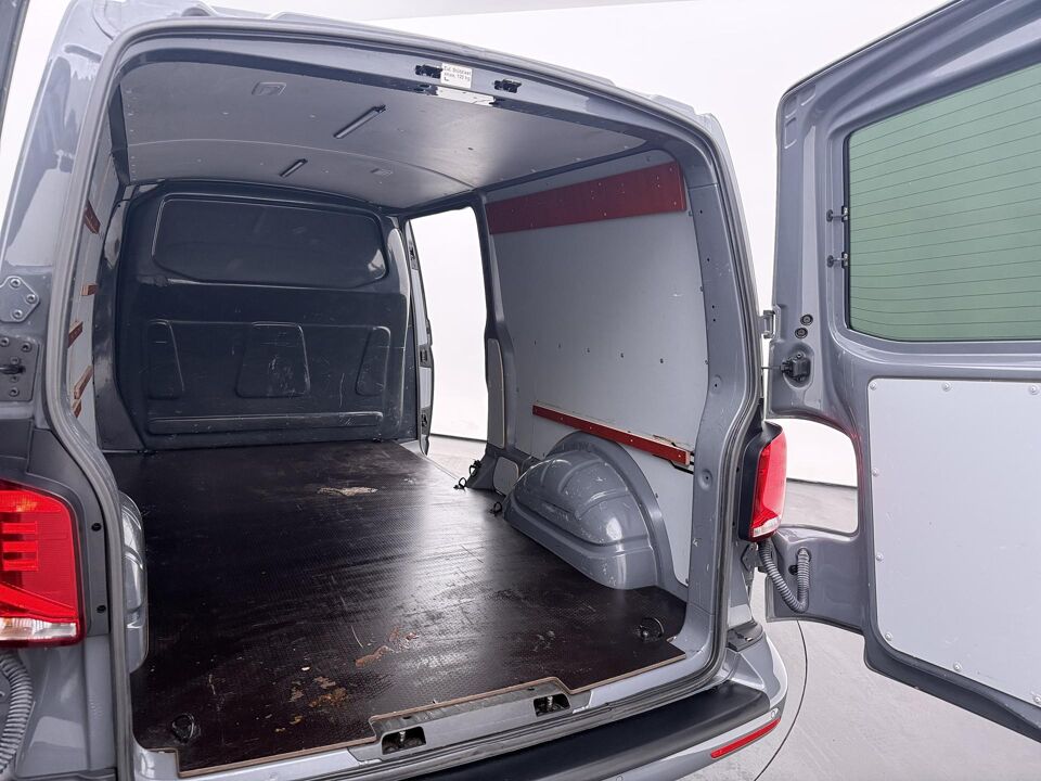 VW-Bedrijfswagens Transporter 2.0 TDI 150 PK TDI DSG L2H1 28