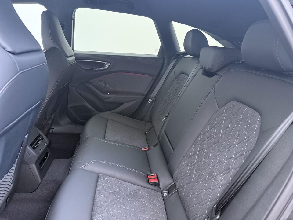 Audi A5 Avant S edition 2.0 e-hybrid 220 kW / 299 PK