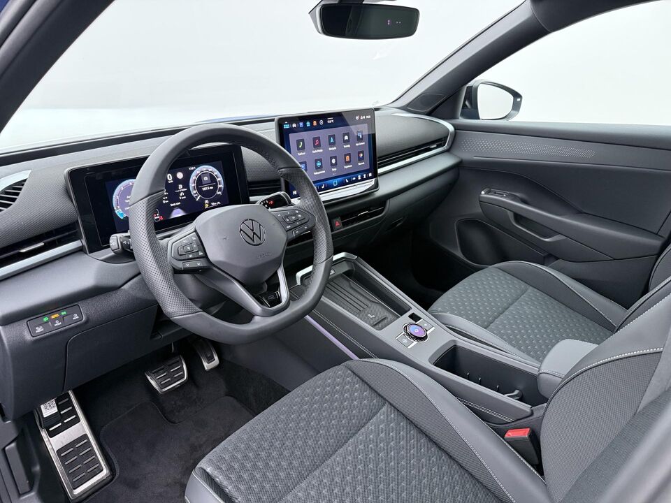 Volkswagen T-Roc R-Line First Edition 1.5 eTSI 110 kW / 150 PK