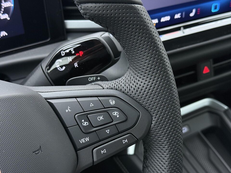 Volkswagen T-Roc R-Line First Edition 1.5 eTSI 110 kW / 150 PK