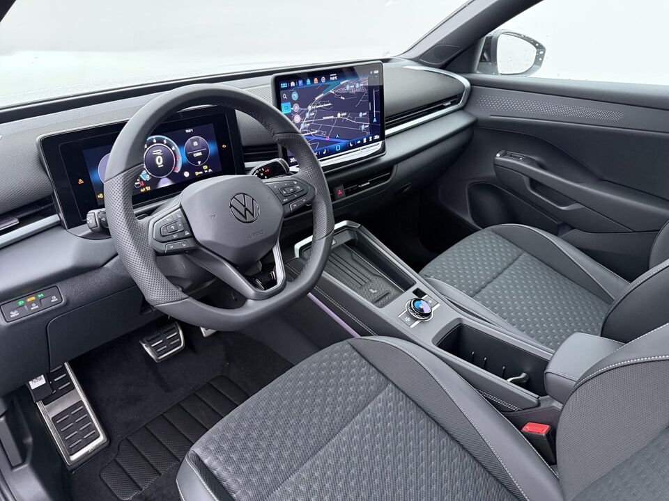 Volkswagen T-Roc R-Line First Edition 1.5 eTSI 110 kW / 150 PK