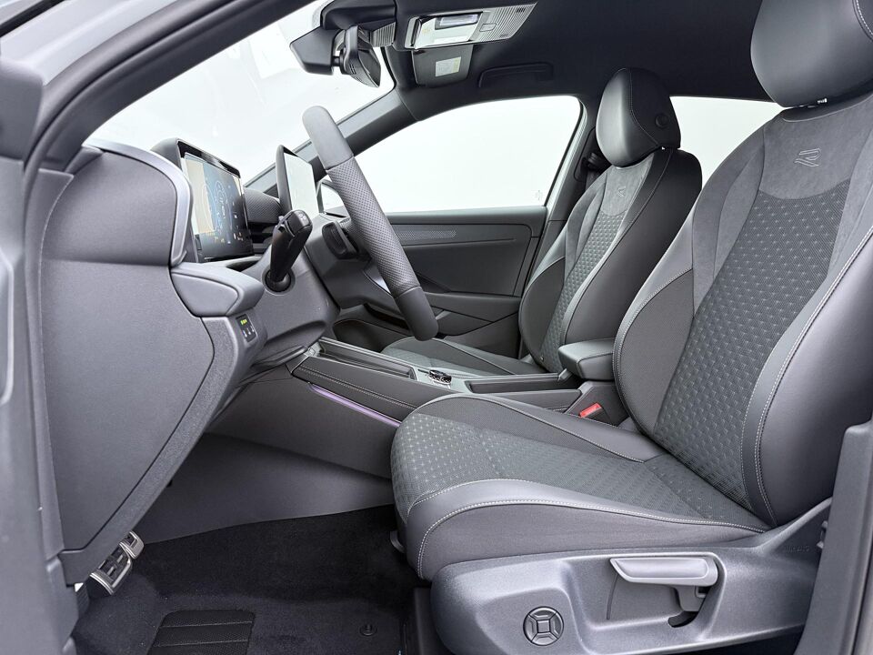 Volkswagen T-Roc R-Line First Edition 1.5 eTSI 110 kW / 150 PK
