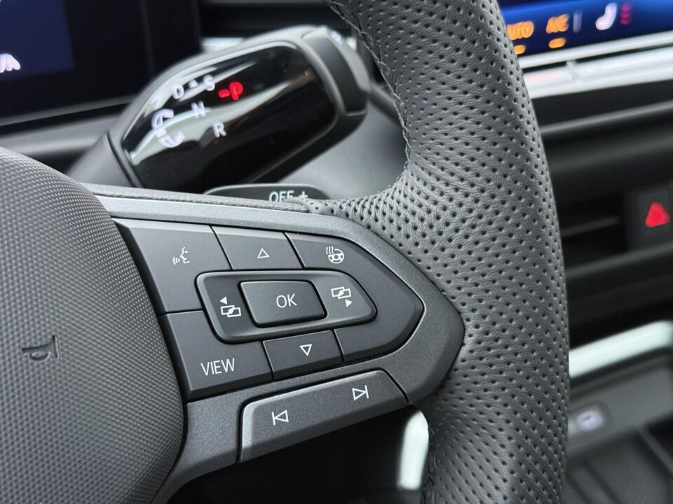 Volkswagen T-Roc R-Line First Edition 1.5 eTSI 110 kW / 150 PK