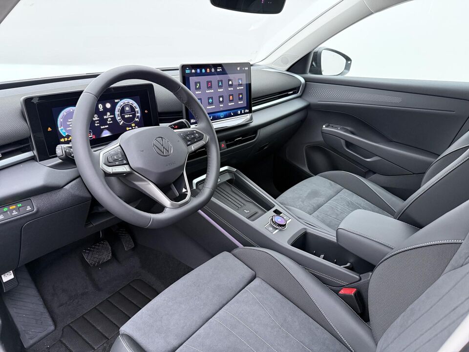 Volkswagen T-Roc Style First Edition 1.5 eTSI 85 kW / 116 PK