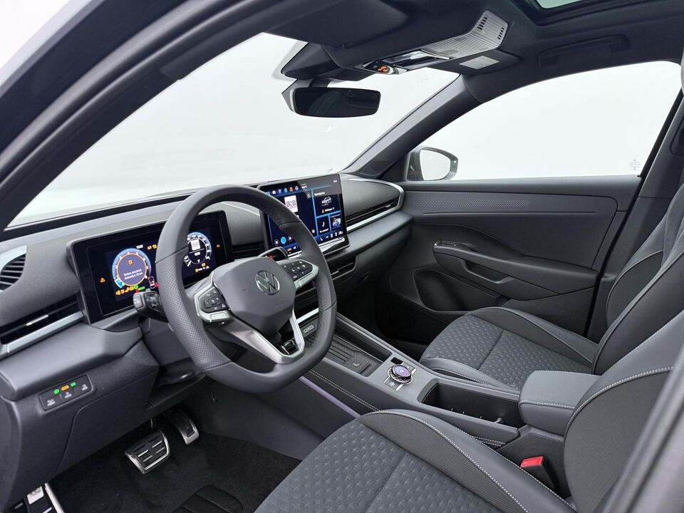 Volkswagen T-Roc R-Line First Edition 1.5 eTSI 110 kW / 150 PK