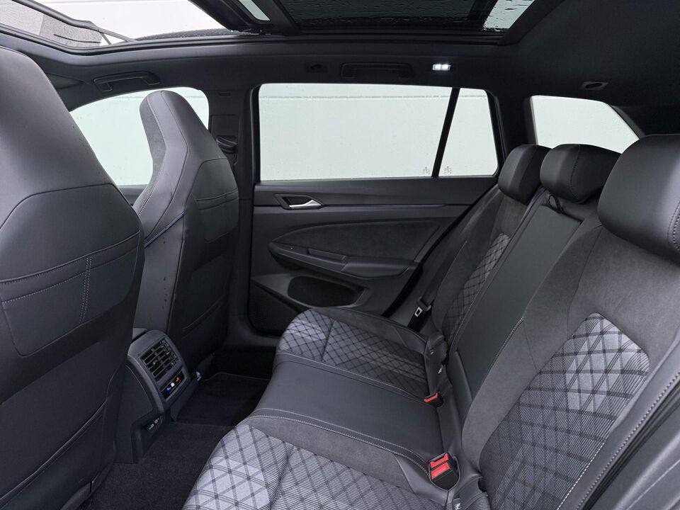 Volkswagen Golf Variant 1.5 eTSI R-Line