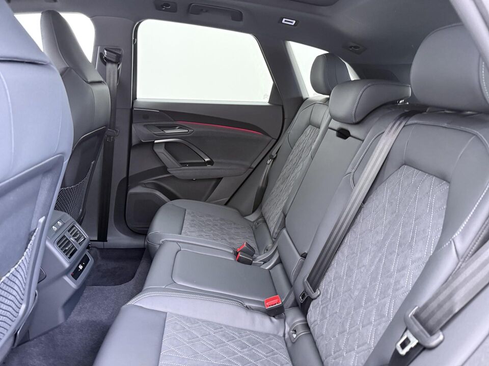 Audi Q5 S edition Competition 2.0 e-hybrid 270 kW / 367 PK