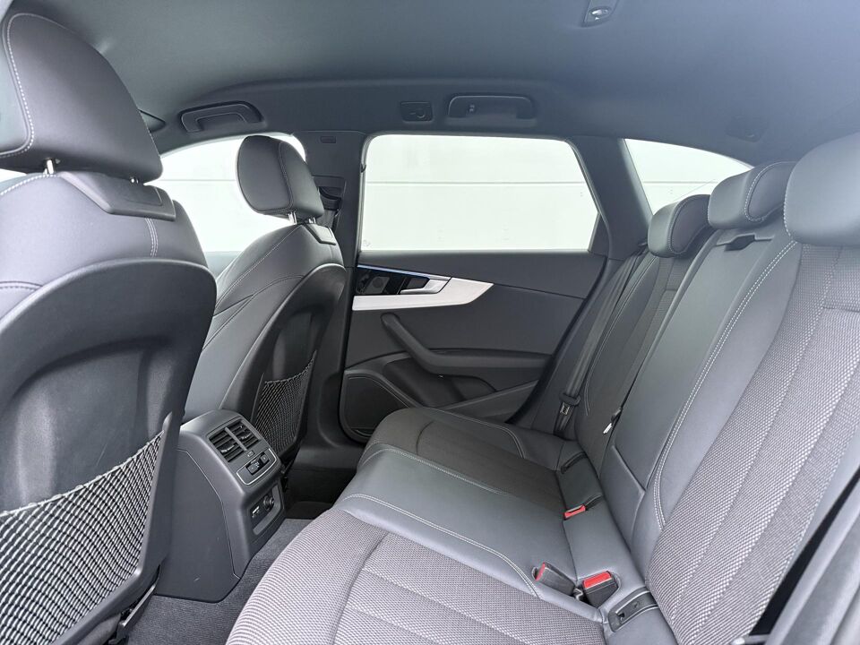 Audi A4 Avant 35 TFSI S-line