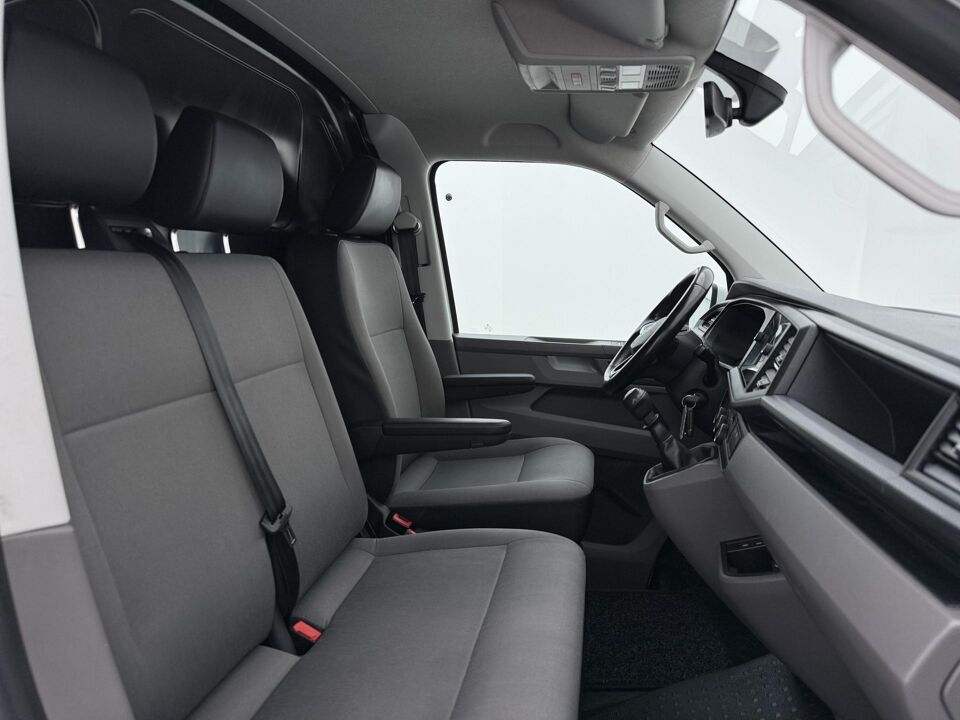 VW-Bedrijfswagens Transporter 2.0 TDI 150 PK L1H1 28 Highline