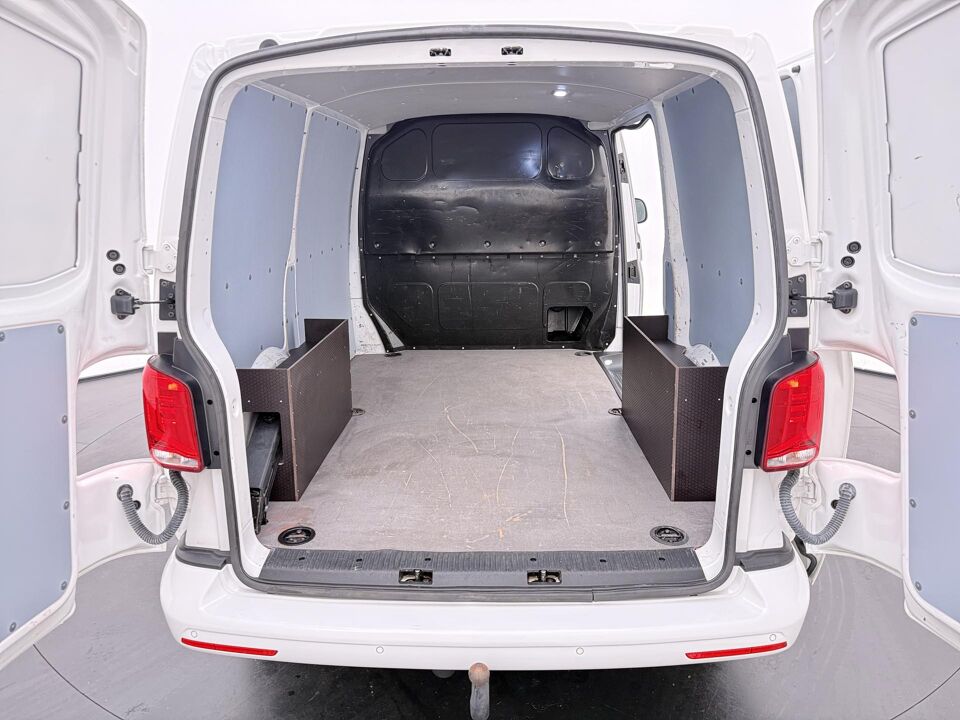 VW-Bedrijfswagens Transporter 2.0 TDI 150 PK L1H1 28 Highline